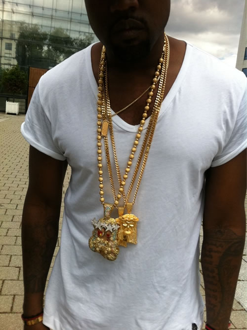 什么意思?! 50 Cent, Rick Ross, Soulja Boy近来都戴上几乎同款Jesus Piece项链 (6张照片对比)