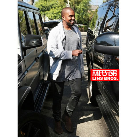 当卡戴珊没穿内衣上街乳头隐约凸起..老公Kanye West什么表情? (6张照片)