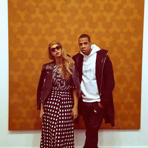 你已经忘记了Jay Z和Beyonce离婚传闻吧..是该忘记了..他们离开巴黎又在伦敦欣赏艺术 (照片)