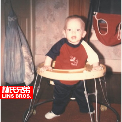 11张照片：Eminem, Tupac, Biggie等你没见过的说唱明星们婴幼儿时期照片..Shady还在婴儿学步车里