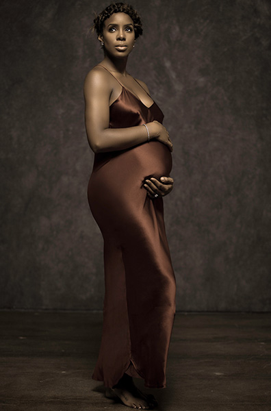 怀孕的Kelly Rowland全裸为Elle杂志性感拍摄 (4张照片)