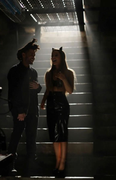 看看Ariana Grande和The Weeknd如何拍摄热歌Love Me Harder官方MV (照片)