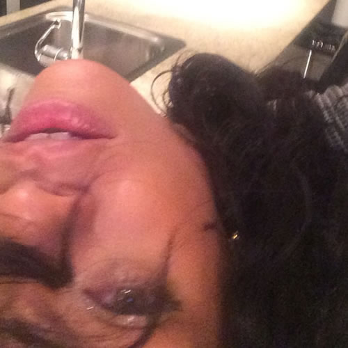 耐不住寂寞..Rihanna回到了炙手可热的Instagram上..憋坏的她短短时间就发了这么多照片 (7张照片)