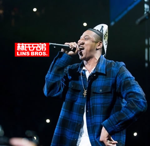 万圣节..Eminem传染了好兄弟Jay Z..Jay Z戴上类似Slim Shady白色面具..玩得很High (4张照片)