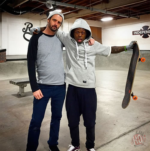 嘻哈与滑板混合体Lil Wayne再与好兄弟们玩滑板..Weezy有钱就是“任性” (4张照片)