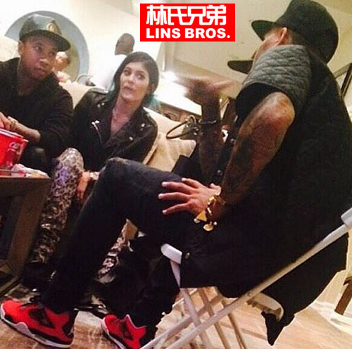 似乎越来越真..Tyga带着绯闻女友/卡戴珊17岁妹妹Kylie Jenner见好兄弟Chris Brown..而且.. (照片)