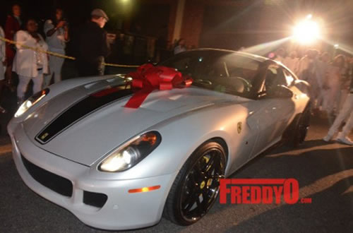幸福到难以想象! Lil Wayne, 妈妈, 继父给16岁生日女儿法拉利GTO和宝马X5豪车作为礼物 (7张照片)