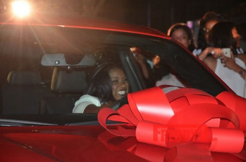 幸福到难以想象! Lil Wayne, 妈妈, 继父给16岁生日女儿法拉利GTO和宝马X5豪车作为礼物 (7张照片)