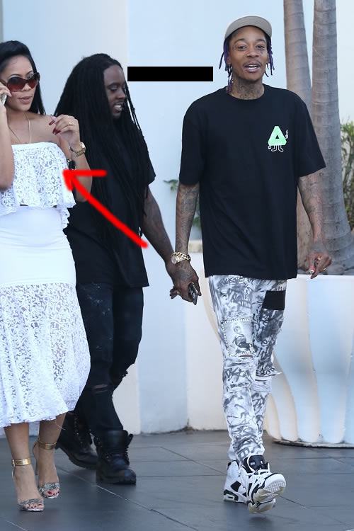 离婚后的Wiz Khalifa和绯闻女友Deelishis公开露面..回应是否有发生性关系？(照片)