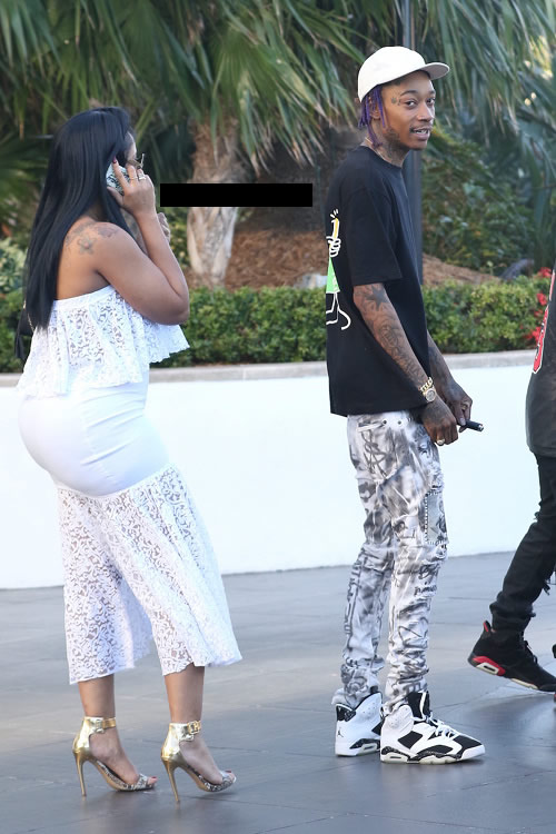 离婚后的Wiz Khalifa和绯闻女友Deelishis公开露面..回应是否有发生性关系？(照片)