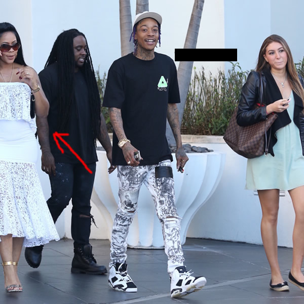 离婚后的Wiz Khalifa和绯闻女友Deelishis公开露面..回应是否有发生性关系？(照片)