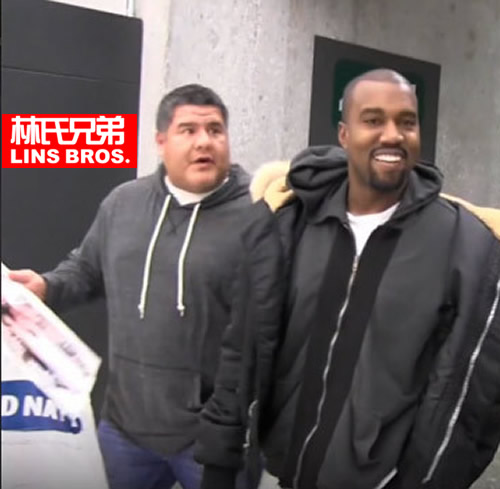 太尴尬了! Kanye West遇到歌迷拿着卡戴珊与前夫/NBA球星Kris Humphries婚礼照片索要签名..他憨笑拒绝 (视频/照片)