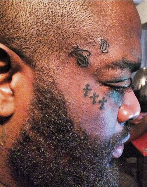 疯狂粉丝!! 老板Rick Ross最爱NBA迈阿密热火队..他把热火队Logo纹身永久地“铸”在脸上 (清晰照片)