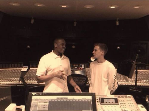 新的Eminem??! Dr. Dre发现了白人新徒弟..名叫Justin Night, 23岁 (4张照片)