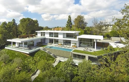 天价租金..Jay Z & Beyoncé现在在洛杉矶每年租房费用可以让普通人买豪宅了..什么房子?(照片)
