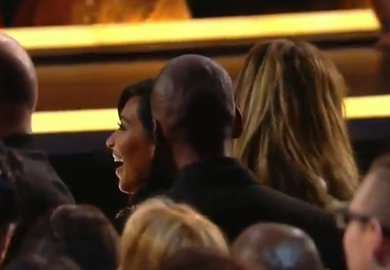 搞笑的又来了!! Kanye West差点在2015格莱美颁奖典礼重演抢话筒那一幕 (4张照片)