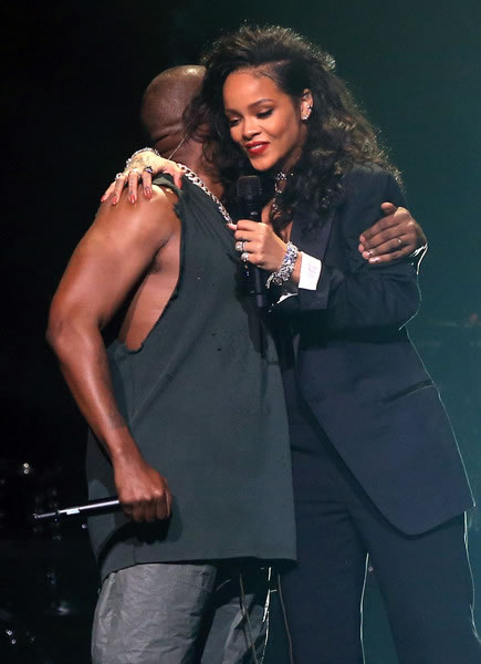 Rihanna联合好朋友Kanye West在2015超级碗周末演出..Yeezy的衣服搭配很特别 (7张照片)
