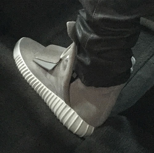 Kanye West x The adidas Yeezy 3联名鞋子公布? 网上疯传..纸包不住火！(4张照片)