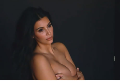 没人会这么做除了Kanye West..他亲自放出性感老婆卡戴珊裸体照片庆祝 (3张照片)