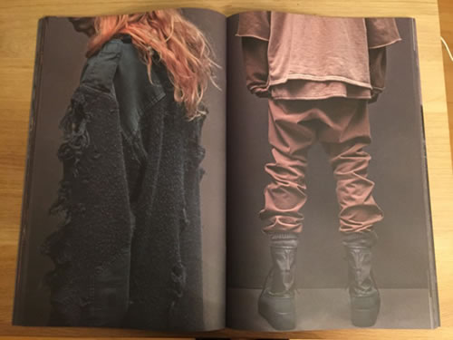 劲爆!! Kanye West x adidas的Yeezy Season One服装产品线宣传册内容是模特全裸展示 (15张照片)