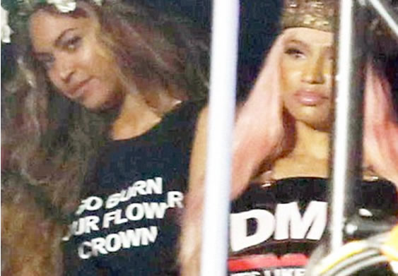 一组有趣照片对比..女王Beyonce很High的样子 Vs. Nicki Minaj很不开心