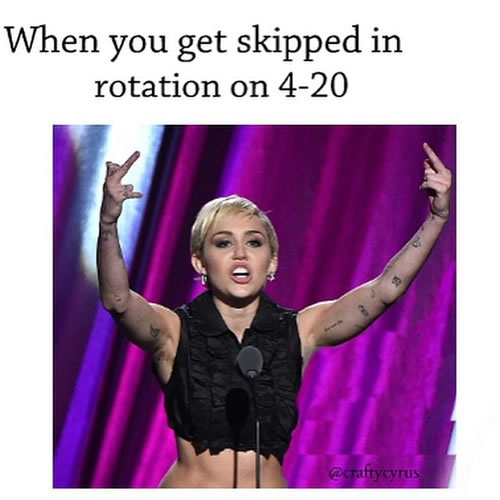 疯狂的4/20世界大麻日..爱好者Miley Cyrus疯了似的放出性感抽大麻等照片 (7张)