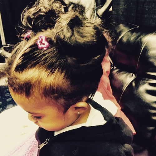 Chris Brown心情大好..放出好几张“完美无瑕”的女儿Royalty照片