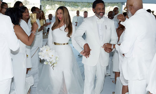 Beyoncé, Jay Z等出席女王妈妈婚礼..人家做奶奶的人照样可以如此光鲜亮丽再次踏入婚姻殿堂 (照片)