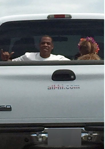 崭新的超级富豪生活方式..Jay Z和老婆Beyonce“活腻”了这样坐车..接近农民工的生活水平 (照片)
