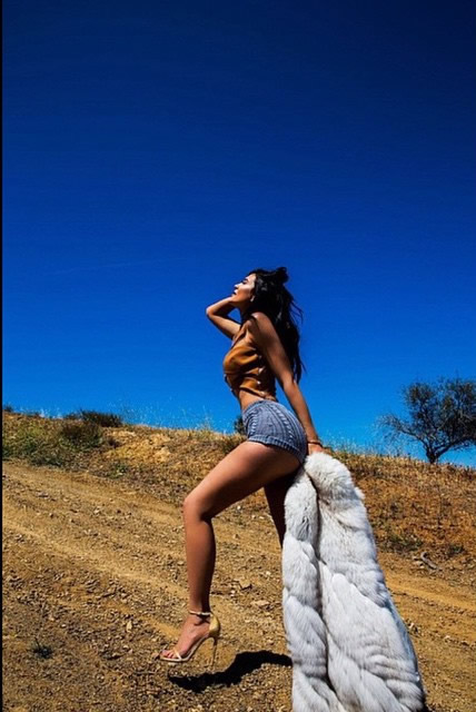 必看!! 卡戴珊17岁妹妹Kylie Jenner非常Sexy的照片..符合你们的女神标准 (2张)