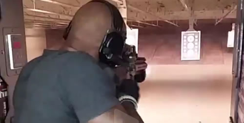 不甘示弱! 著名模特Tyson Beckford发布射击视频反击Chris Brown的威胁..非常硬..并爆粗口 (图片)