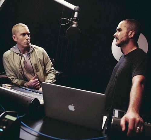 继续施压..巨头苹果公司再次对Jay Z好兄弟Eminem & Pharrell动手给他制造障碍