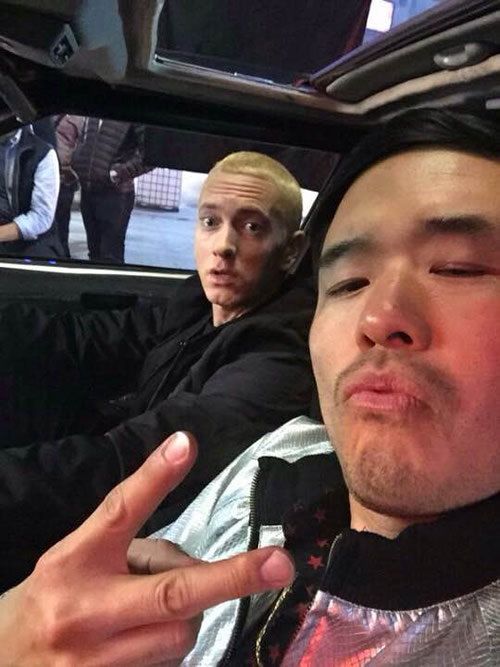 金正恩终于拿到了与Rap God Eminem的自拍合照了..恭喜!! (照片)