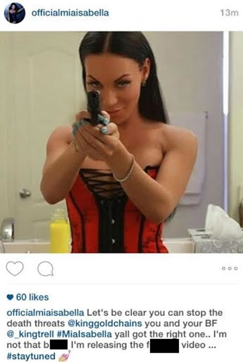 Tyga大鸟裸照被泄露后被补刀..这位变性女模特拿枪威胁要放出她和Tyga的性感录影带..吓人 (照片)