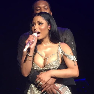 令人羡慕的真爱..Nicki Minaj在舞台上舔男友Meek Mill..脆弱的单身狗最好回避 (照片)