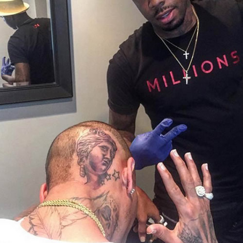 真疯狂!! Chris Brown剃掉头发留出空间在头上纹上大幅纹身..什么图案要如此疯? (照片)