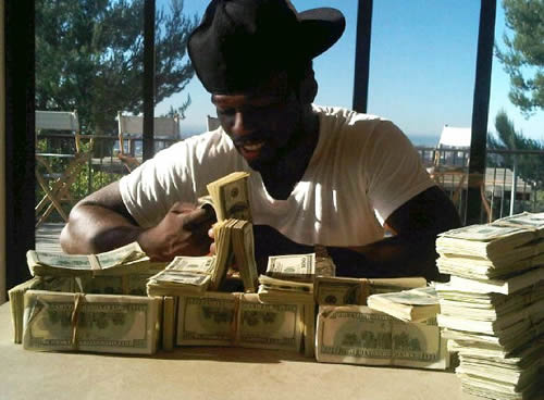 50 Cent再“调戏”嘻哈大亨吹牛老爹: 我不要成为你的朋友... (图片)
