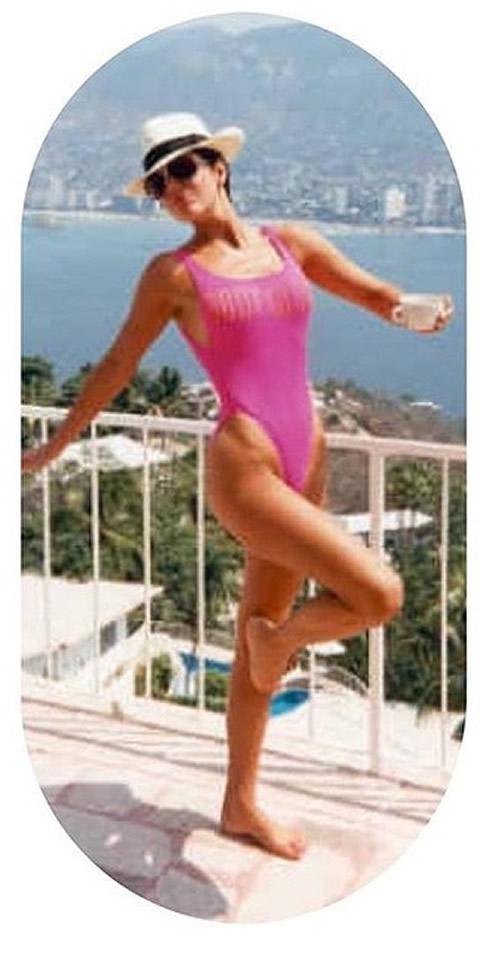 谁更Sexy?! 卡戴珊妈妈Kris Jenner和18岁女儿Kylie Jenner穿一样露骨泳衣大比拼 (照片)