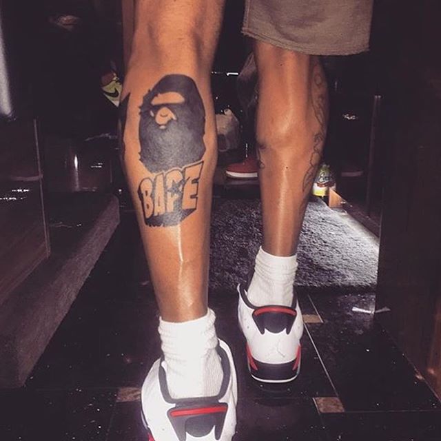 Crazy! Chris Brown又在身上增加了好几个大纹身..七龙珠, 阿童木, Bape (3张照片)