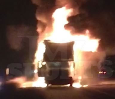 太痛了!!! 超级富豪拳王梅威瑟的几辆超级豪车被烧毁..包括两辆劳斯莱斯 (烧毁照片5张)