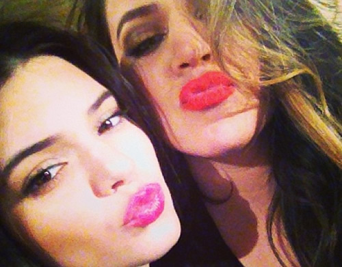 危急!! 病危中, 奥多姆前妻Khloe卡戴珊妹妹Kendall Jenner发出悲伤的推特 (图片)