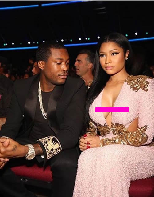 请允许我多看一眼    Nicki Minaj的性感部位被男友盯着 (照片)