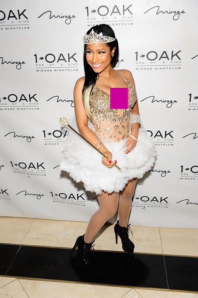 Wow! Nicki Minaj举办的万圣节Party男的都想去参加..因为你懂的.. (4张照片)