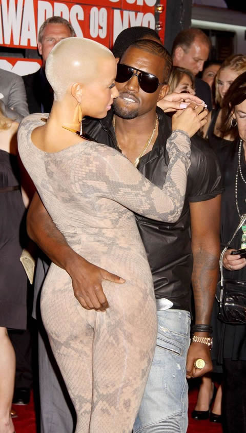 跟你没完..Kanye West把前女友Amber Rose卷入与Wiz Khalifa的战争结果让他很狼狈..她继续侮辱前任