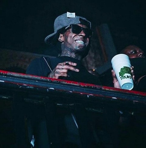 Lil Wayne命都不要了?? 又开始喝这个非常危险的饮料 (8张照片)