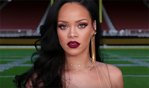 性感Rihanna出现在2016年50届超级碗中场表演和58届格莱美的CBS宣传片中 (视频)