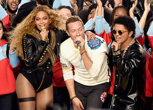 Coldplay, Beyonce, Bruno Mars在2016第50届超级碗中场秀表演完整视频 + 歌单 (13分钟)