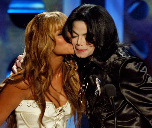 女王Beyonce再牛X, 心中也有她最爱的偶像   他是迈克尔杰克逊 (照片对比)
