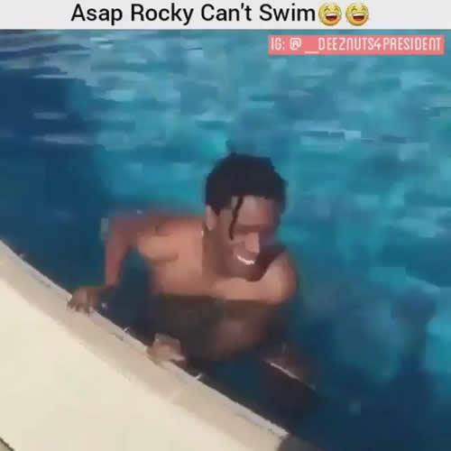 尴尬死了..A$AP Rocky不会游泳紧张到双手不离岸..被好哥们玩残后被迫冒着生命危险游了几米喝了几口水 (短视频) 