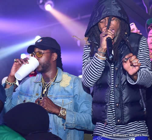 一手大麻..一手Double Cup..看Lil Wayne和好兄弟2 Chainz在他们地盘里如何High (10张照片)